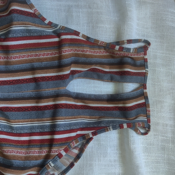 *BCBGeneration* striped v-neck midi dress with pockets - Picture 4 of 8